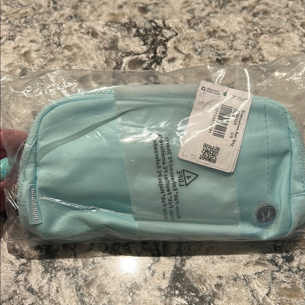 Lululemon 1L belt bag in Ideal Mint